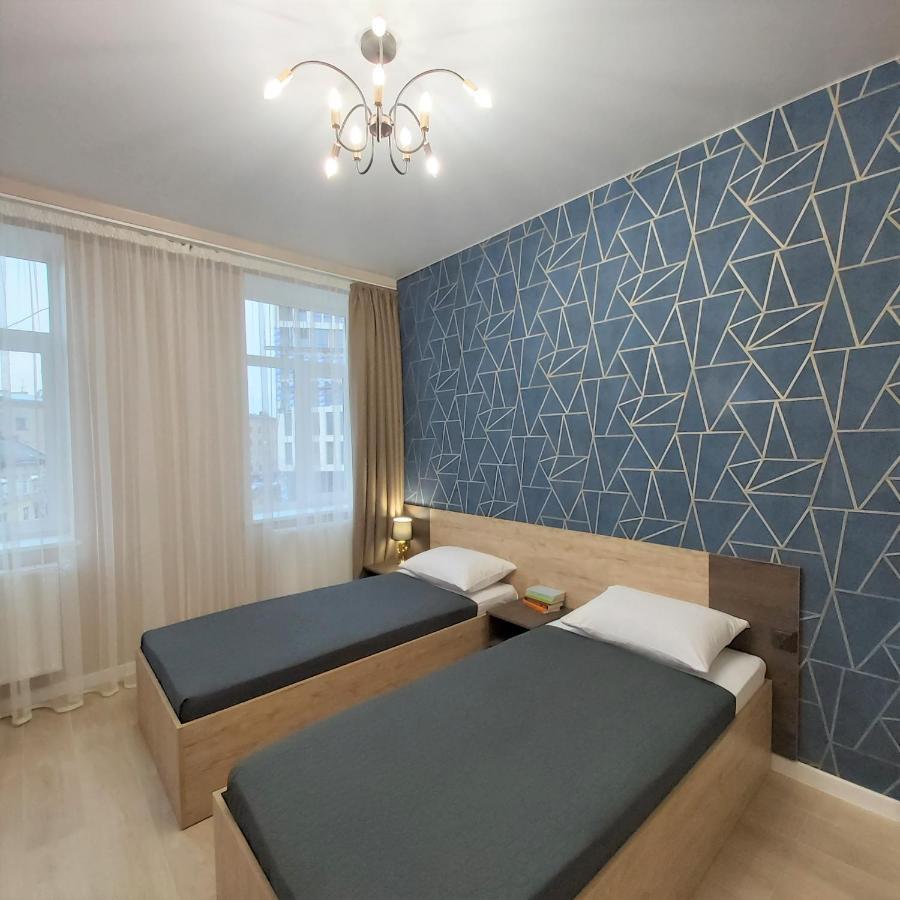 3 Bedroom, 2 Bathroom Apartment Near Forum Лвив Екстериор снимка