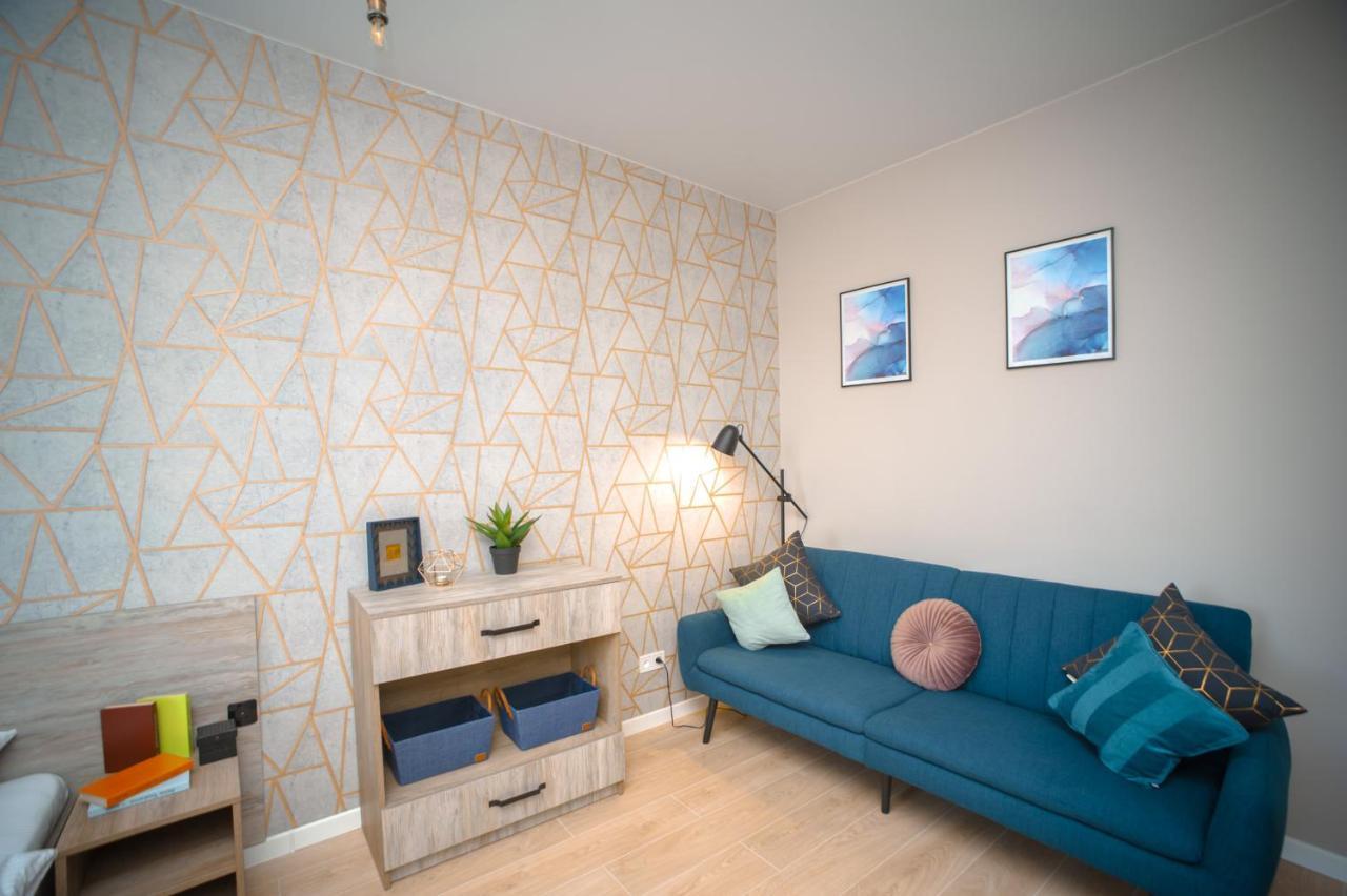 3 Bedroom, 2 Bathroom Apartment Near Forum Лвив Екстериор снимка