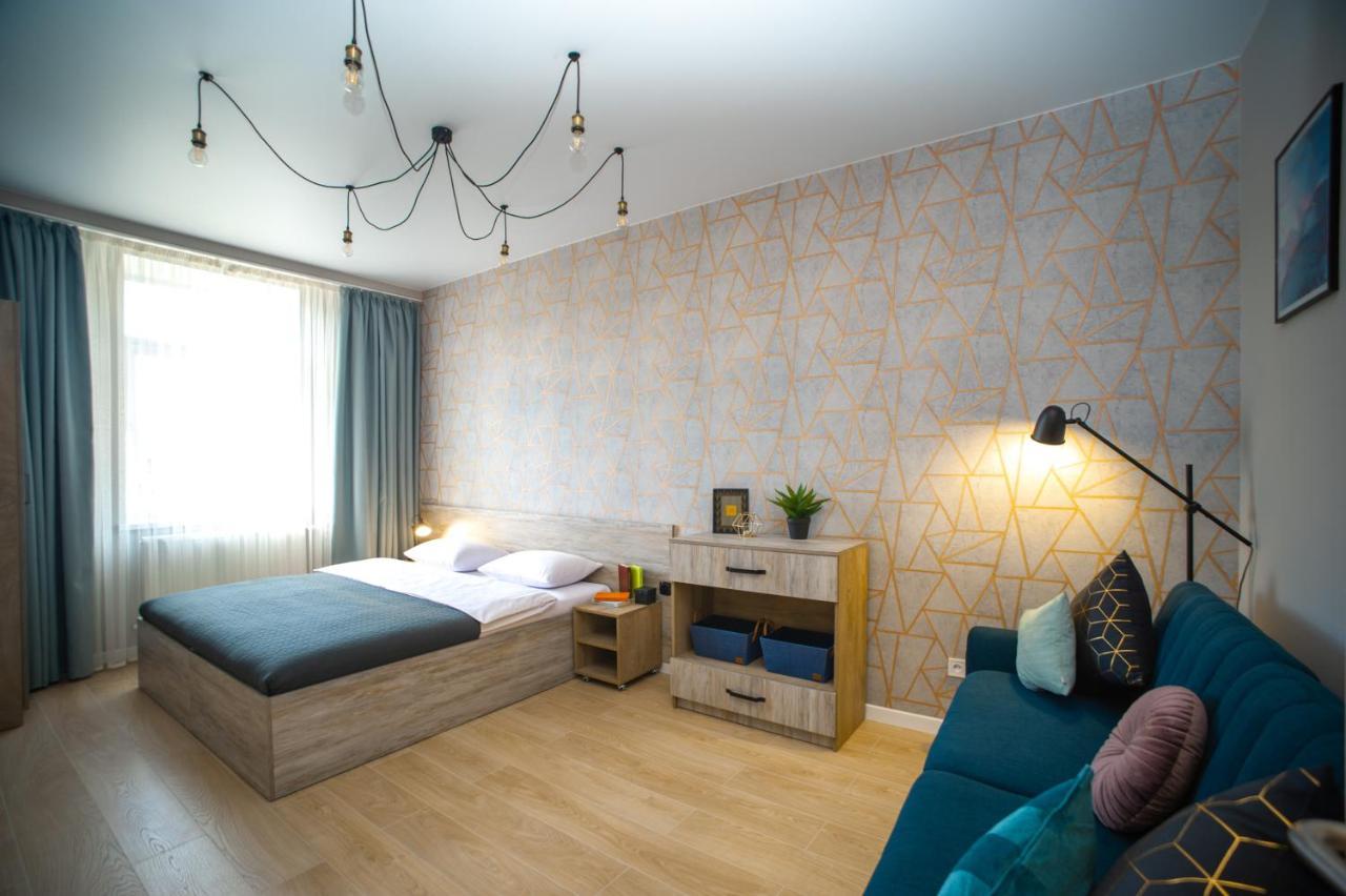 3 Bedroom, 2 Bathroom Apartment Near Forum Лвив Екстериор снимка