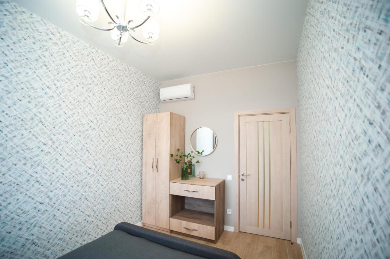 3 Bedroom, 2 Bathroom Apartment Near Forum Лвив Екстериор снимка