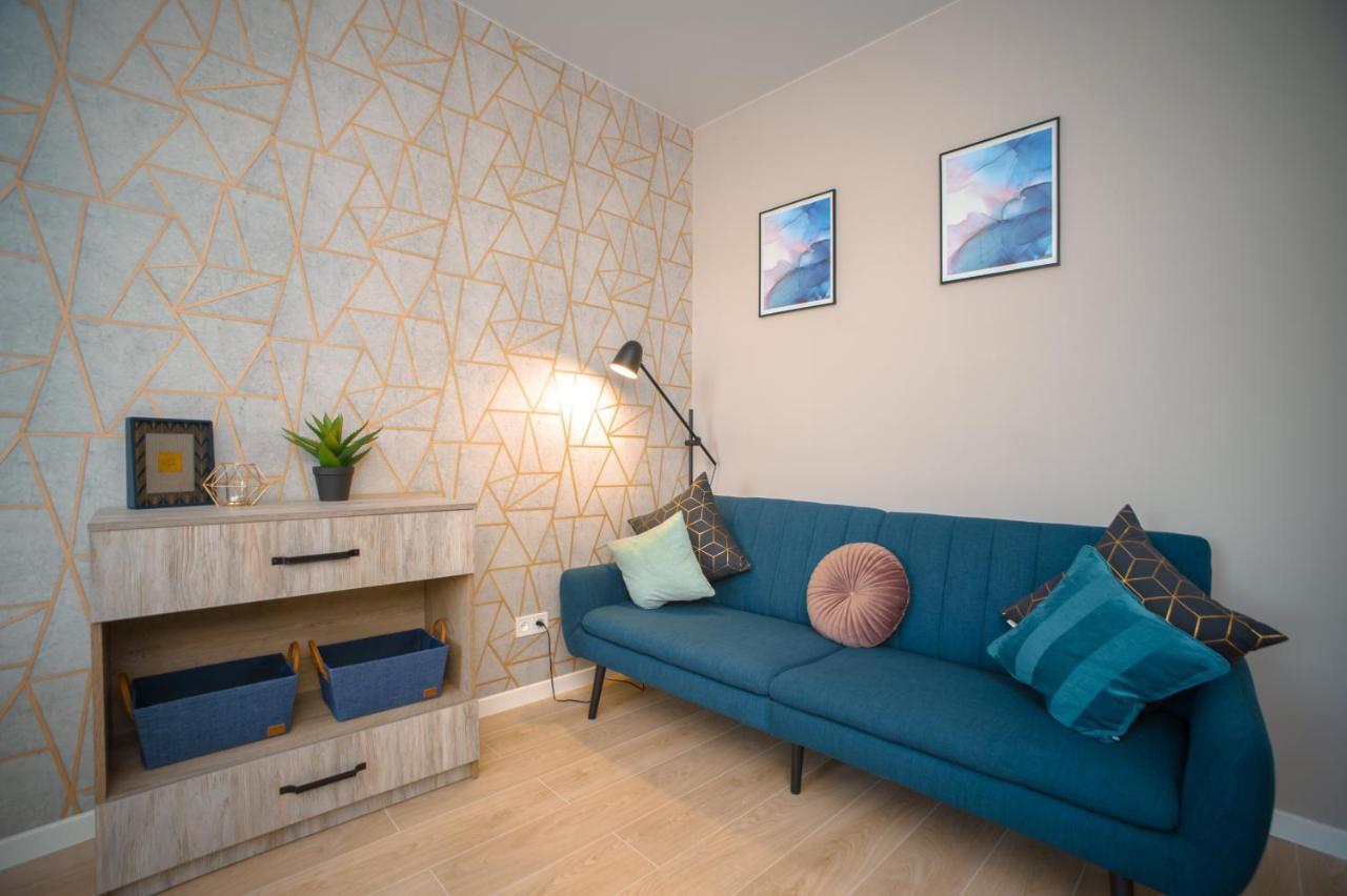 3 Bedroom, 2 Bathroom Apartment Near Forum Лвив Екстериор снимка
