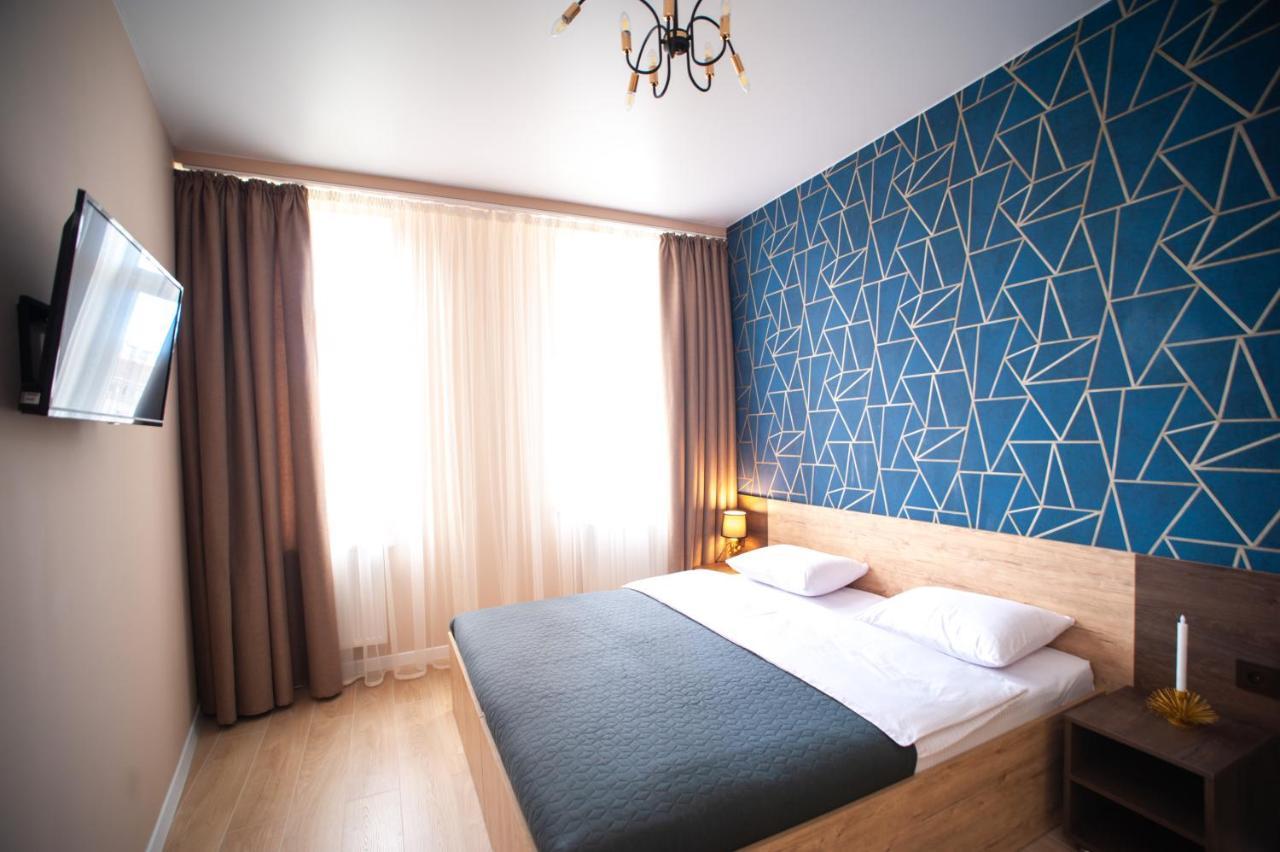 3 Bedroom, 2 Bathroom Apartment Near Forum Лвив Екстериор снимка