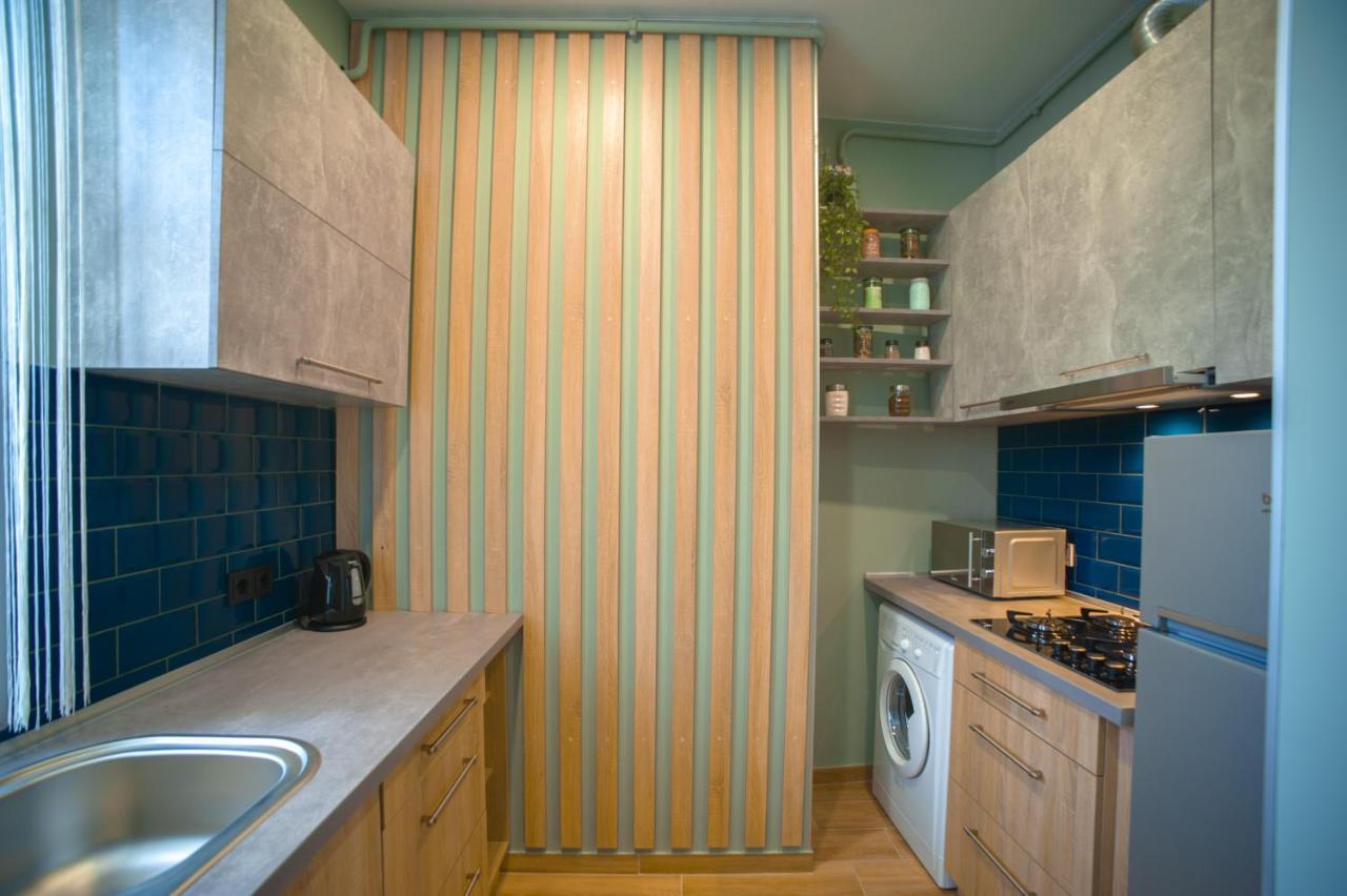 3 Bedroom, 2 Bathroom Apartment Near Forum Лвив Екстериор снимка