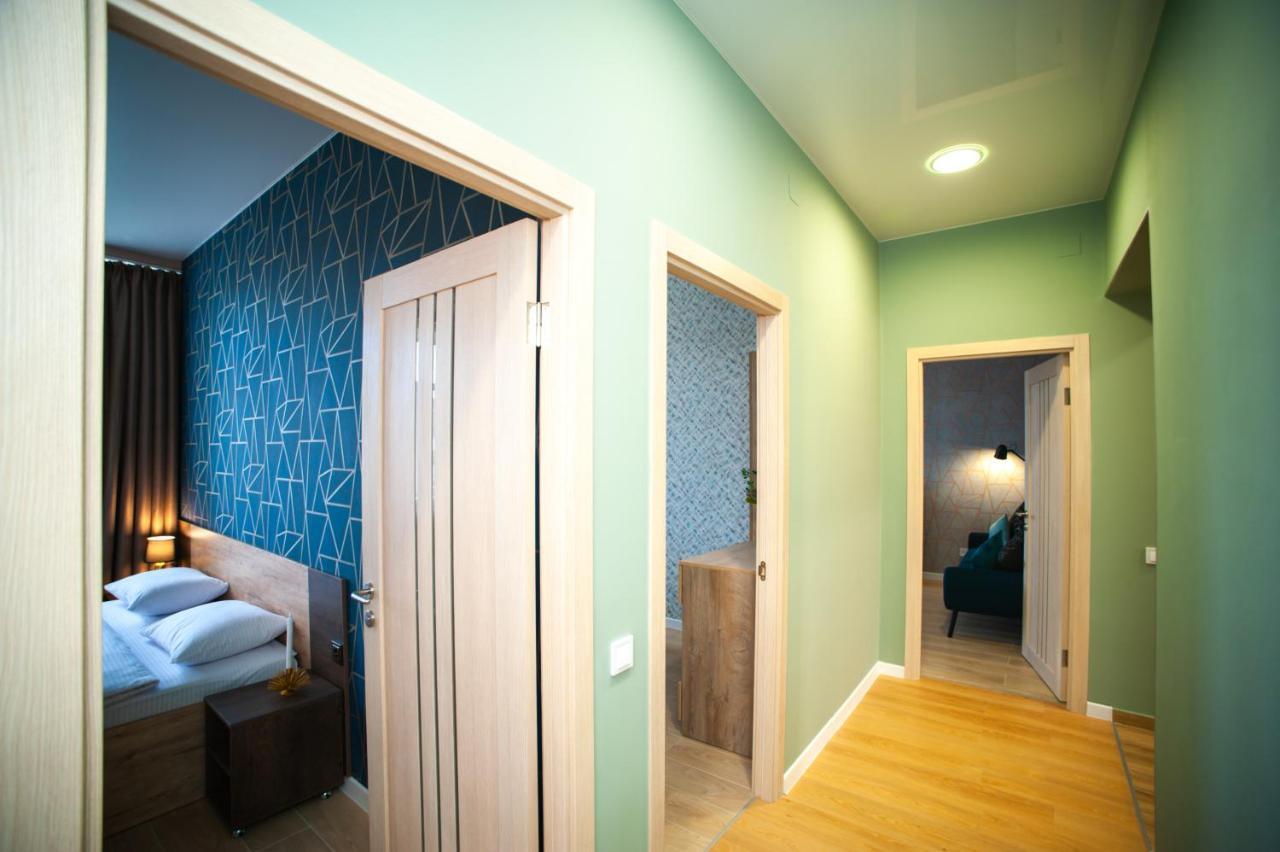 3 Bedroom, 2 Bathroom Apartment Near Forum Лвив Екстериор снимка