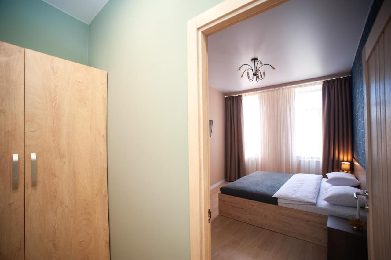 3 Bedroom, 2 Bathroom Apartment Near Forum Лвив Екстериор снимка