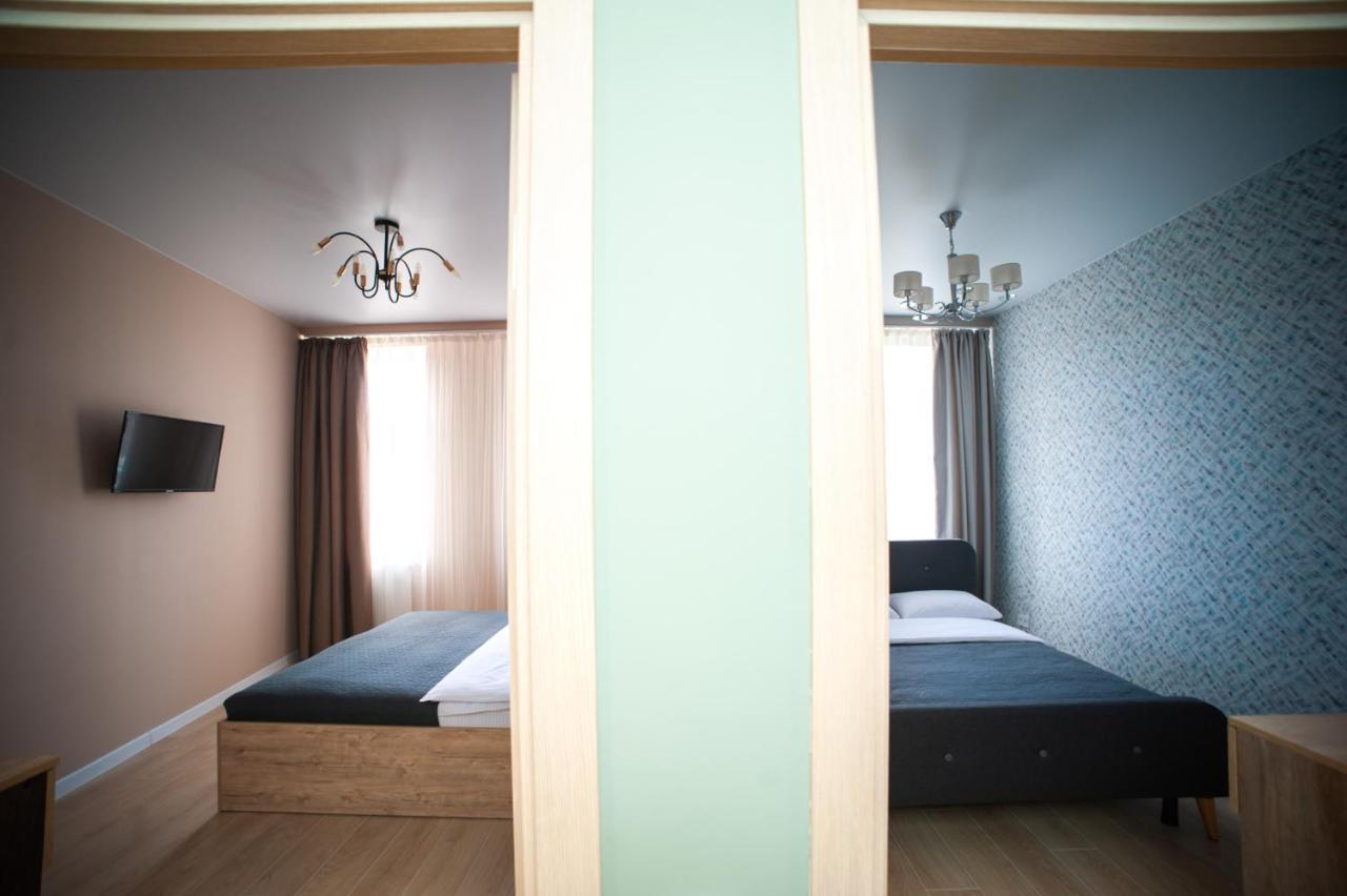 3 Bedroom, 2 Bathroom Apartment Near Forum Лвив Екстериор снимка