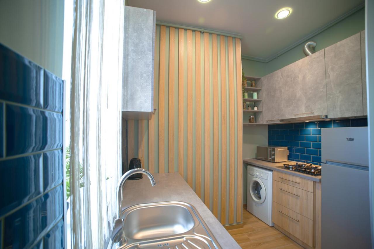 3 Bedroom, 2 Bathroom Apartment Near Forum Лвив Екстериор снимка